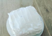 Τούρτα γενεθλίων -σοκολατένιο κέικ με κρέμα σοκολάτα και σαντιγί