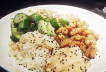 Poke bowl με πικάντικες γαρίδες