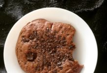 Γιγάντιο, σοκολατένιο, πρωτεϊνικό μπισκότο